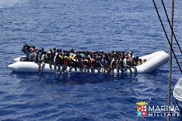 Migranti: 82 sbarcati a Lampedusa, salvati da motovedette