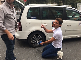 Catania, sul taxi al volante c'è Mika