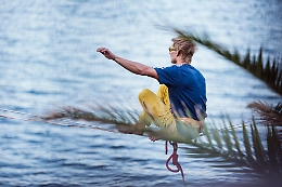 Ad Aci Castello le prove del campione del Red Bull Air Lines