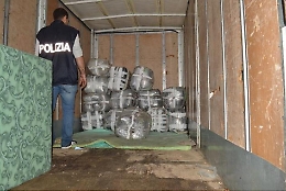 Catania, la polizia ferma un carico di droga diretto a Picanello: sei arresti, sequestrati 1.000 kg di marijuana