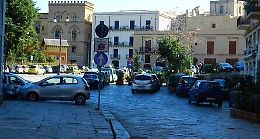 Palermo, branco picchia turista e lo ricopre di schiuma di estintore