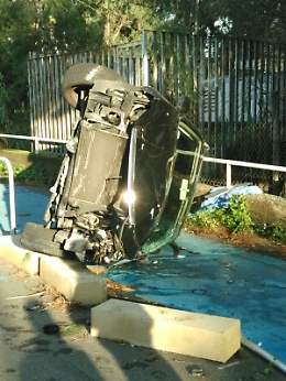 Mascali, perde il controllo dell'auto e finisce sulla pista ciclabile