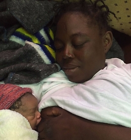 Favour, il piccolo migrante nato a bordo di "Aquarius" a poche ore dal salvataggio della sua mamma