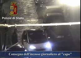 Catania, lo spaccio (all'ombra dei clan) fruttava 100 mila euro al mese: sedici in manette