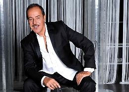 Al Teatro Garibaldi di Enna Massimo Lopez fa il crooner