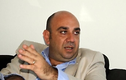 Garozzo: «Chi ha incendiato la mia auto ha legami con esponenti politici»