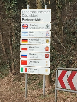 Trovare a D&uuml;sseldorf un cartello con scritto Palermo