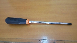 Mascalucia, armato di cacciavite semina il panico in centro: "Adesso le ammazzo"