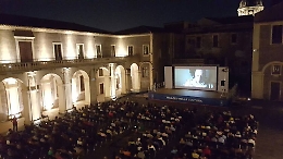Corti in cortile,  Catania al centro del mondo dei cortometraggi