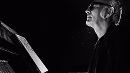 Orchestra e piano solo per Ludovico Einaudi al Massimo di Palermo