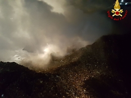 Catania, incendio nella Zona Industriale, stop ad attività StMicroeletronics