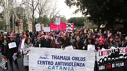 Otto marzo a Catania: corteo e slogan contro la violenza