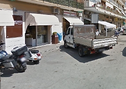 Siracusa, fiamme a una nota pasticceria: la pista è quella del racket