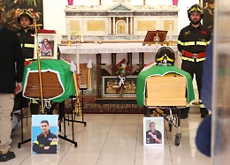 Catania, lacrime per l'ultimo saluto a Dario Ambiamonte