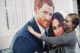 Nozze Harry e Meghan, la sposa all'altare con Carlo