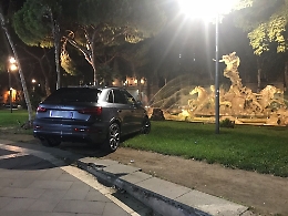 Inciviltà a Catania: ecco il posteggio creativo vicino alla stazione