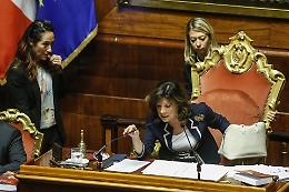 Mazzata sulla Sicilia, Milleproroghe sospende i fondi per le periferie