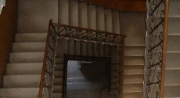 Randazzo, tenta il suicidio impiccandosi alla ringhiera delle scale: salvato dai carabinieri