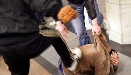 Marsala, ragazzo pestato a sangue dopo aver sedato lite: rischia un occhio