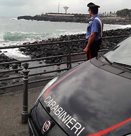 Catania, tenta di suicidarsi in mare: salvata da due "carabinieri-angeli"