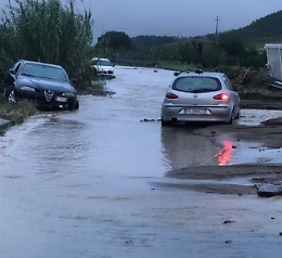 Bomba d'acqua "investe" le auto sulla Catania-Gela: traffico bloccato