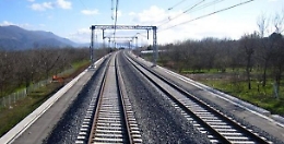 "C'è un cadavere sui binari" e traffico ferroviario si blocca sulla Catania-Siracusa