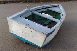 Caltanissetta, è mistero su barchino trovato in parcheggio del Tribunale