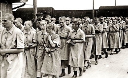 La ri­bel­lio­ne di Bras­se, il “fo­to­gra­fo di Au­sch­wi­tz” che non di­strus­se le foto dei de­por­ta­ti