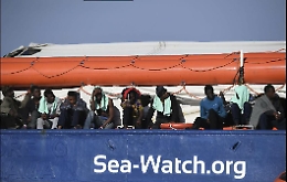 Sea Watch, c'&egrave; l'ok allo sbarco, ma a Catania
Salvini:&laquo;Ora auspico il blocco delle navi Ong&raquo;