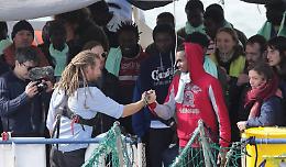 Sea Watch è arrivata a Catania
Tweet Ong: «Se questa non è mossa politica....»