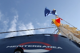 Migranti, la Libia: «Ong scorretta a far rotta verso l'Italia». E Salvini: «Mi aspetto l'arresto»