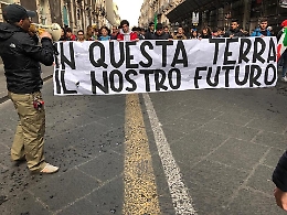 Catania, studenti di destra in corteo per il Tricolore e per il giovane aggredito dai collettivi di sinistra
