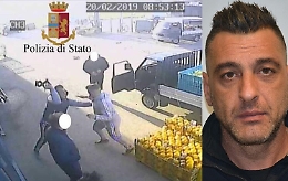 Colpi di crick a venditore ambulante che voleva accoltellarlo: arrestato