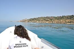 Volontari Wwf in azione: isolotto La Rocca "liberato" dai rifiuti