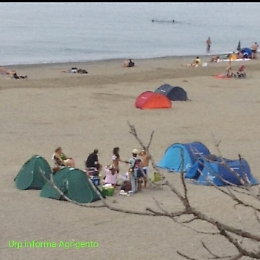 Ferragosto: lungo le spiagge vietati accampamenti e falò