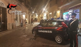 Alimenti scaduti ai suoi clienti, chiuso dai carabinieri locale della movida della via Atenea