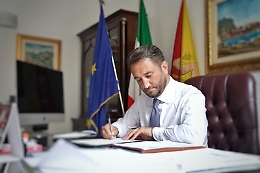 Caro voli, ecco l'operazione Cancelleri per evitare la “stangata di Natale” ai siciliani