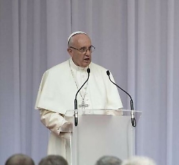 Il Papa alle suore: «Anziché "sparlare", mordetevi la lingua»