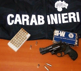 Padre e figlia arrestati In casa pistola rubata e munizioni