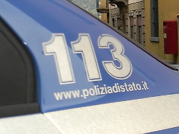 Vittoria, per paura del cognato simula di essere stato accoltellato dalla moglie