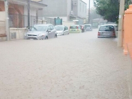 Siracusa, la rabbia di un quartiere: «L'acqua a Epipoli non è folclore, basta canoe e gommoni»