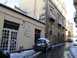 Enna, chiudono le saracinesche: la zona Duomo è deserta