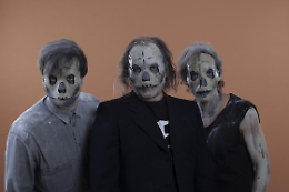 Tre allegri ragazzi morti "inumani" ai Benedettini