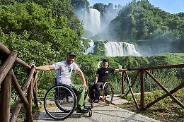 Trekking sull'Etna in carrozzina per gli amici disabili Luca e Danilo