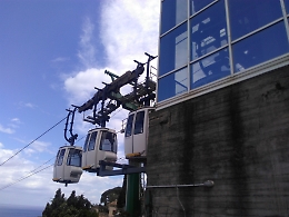 Taormina, aperta dopo 8 mesi e subito chiusa per un guasto la funivia per Mazzarò