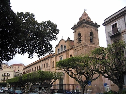 Aveva minacciato di dar fuoco a frate e chiesa. Arrestato