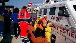 Ad Augusta i cadaveri delle 14 donne morte durante una tragica traversata  del Canale