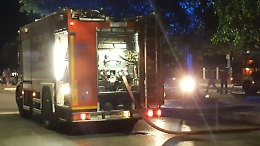 Agrigento, incendio devasta lido balneare a San Leone