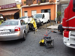 Scontro tra due auto: donna muore nella frazione giarrese di San Leonardello