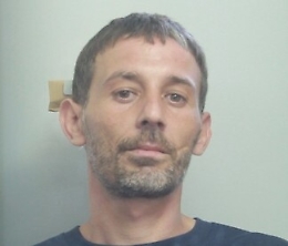 Arrestato dopo aver rubato computer in istituto scolastico